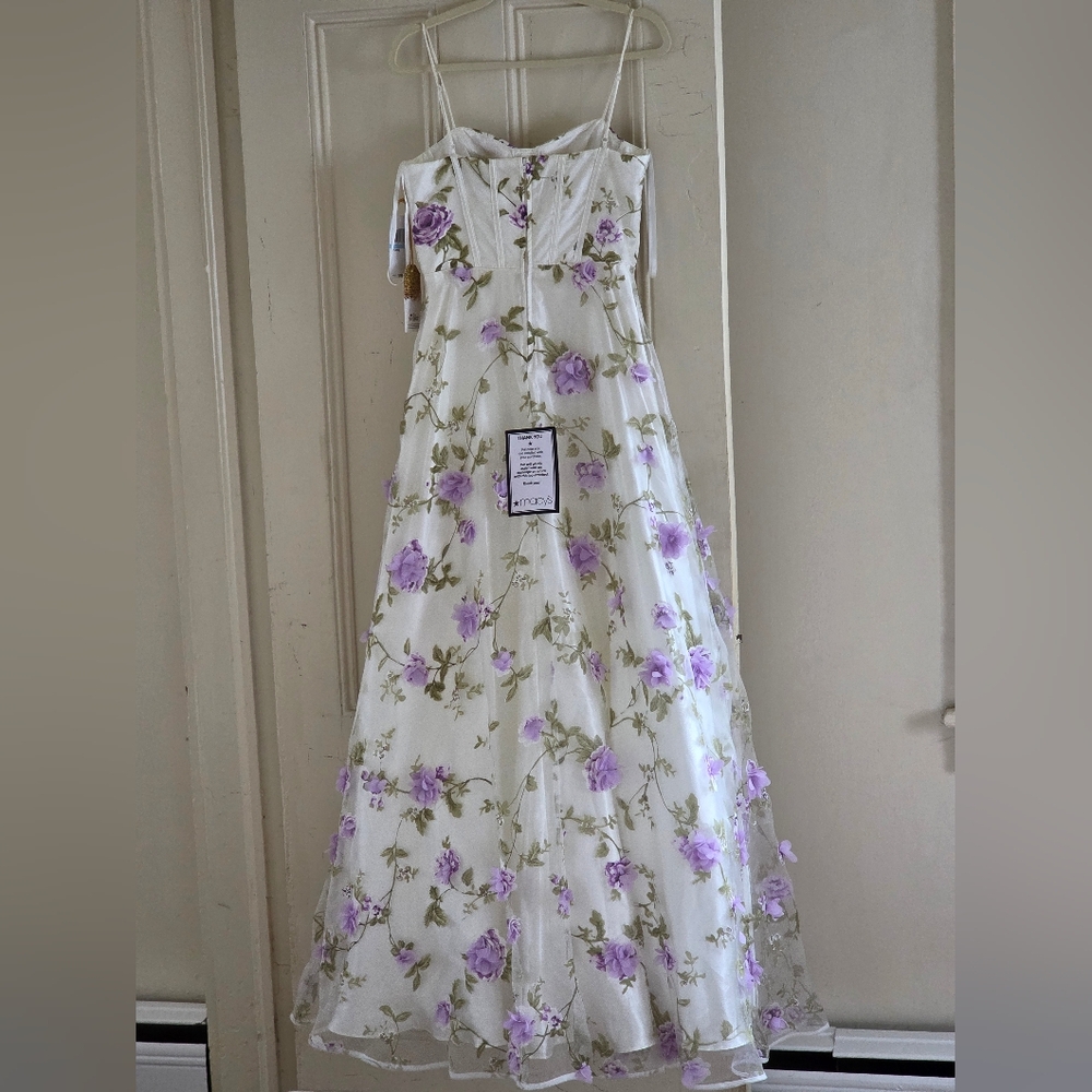 White Wedding/prom Dress with Lilac Floral Embroidery Size 5/6 NWT - Picture 4 of 11